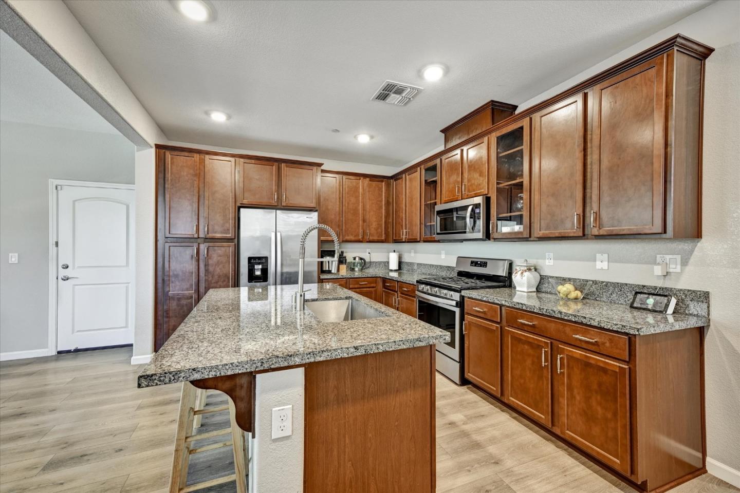 Detail Gallery Image 8 of 58 For 2466 Buzz Aldrin Way, Sacramento,  CA 95834 - 4 Beds | 3 Baths
