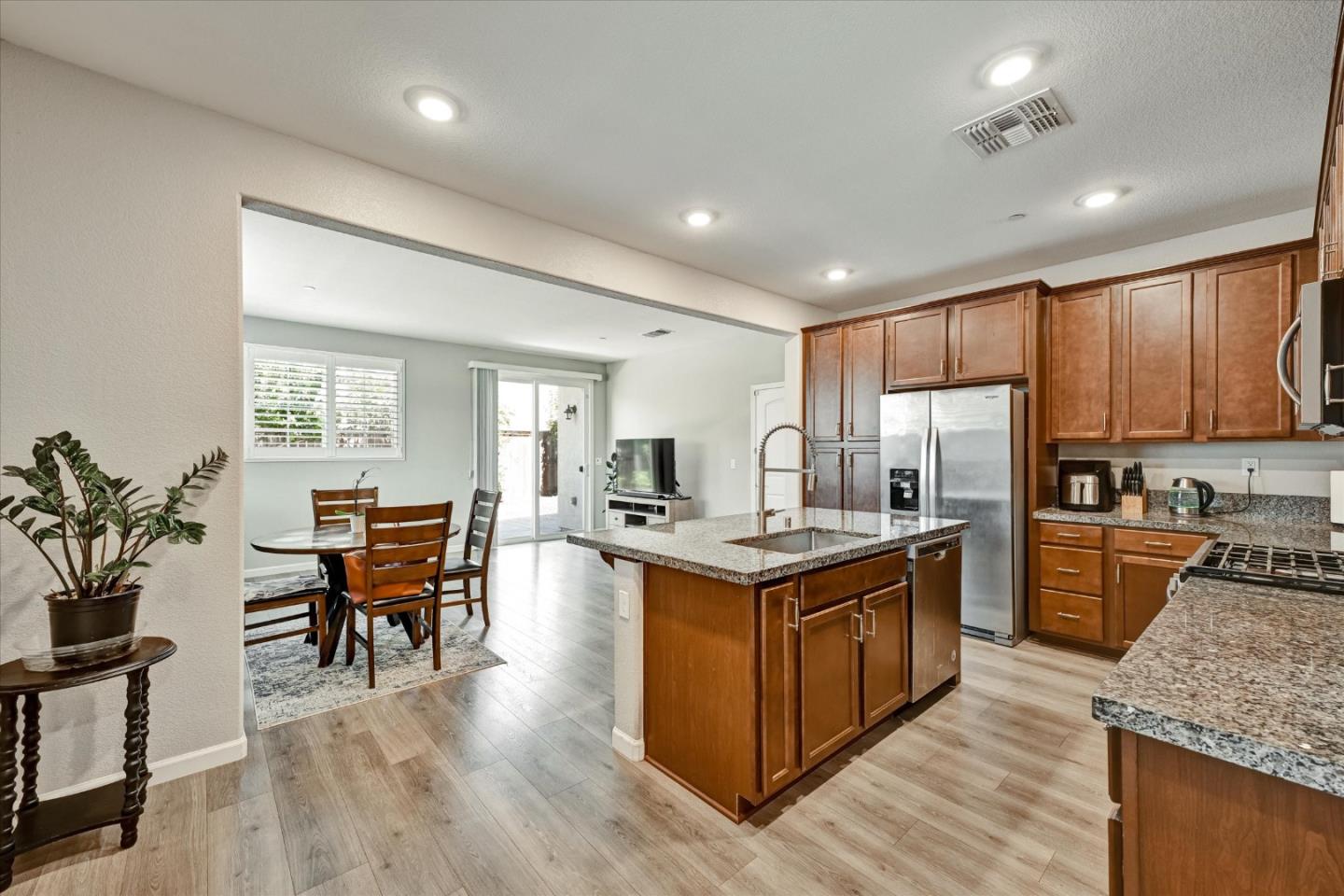 Detail Gallery Image 9 of 58 For 2466 Buzz Aldrin Way, Sacramento,  CA 95834 - 4 Beds | 3 Baths