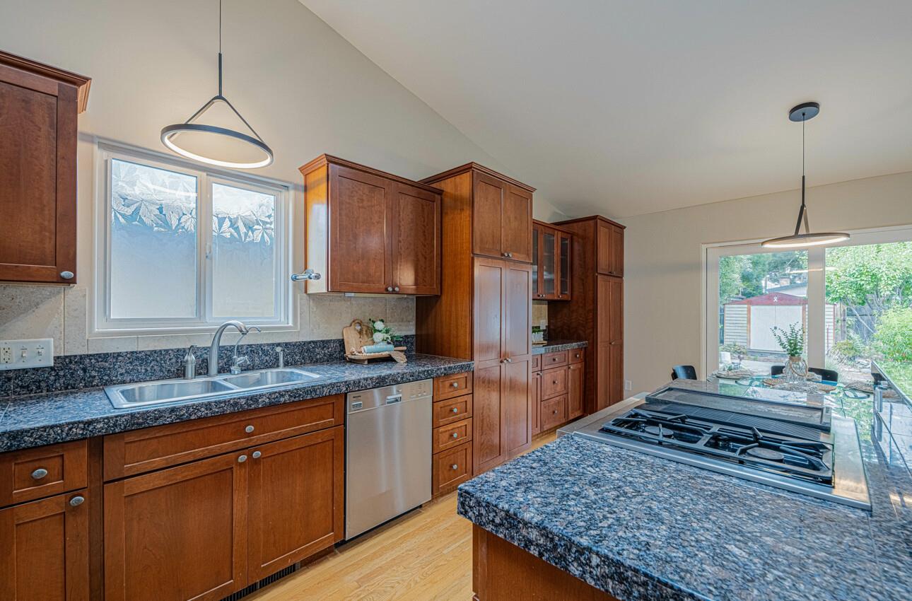 Detail Gallery Image 11 of 40 For 361 Hannon Ave, Monterey,  CA 93940 - 3 Beds | 2 Baths