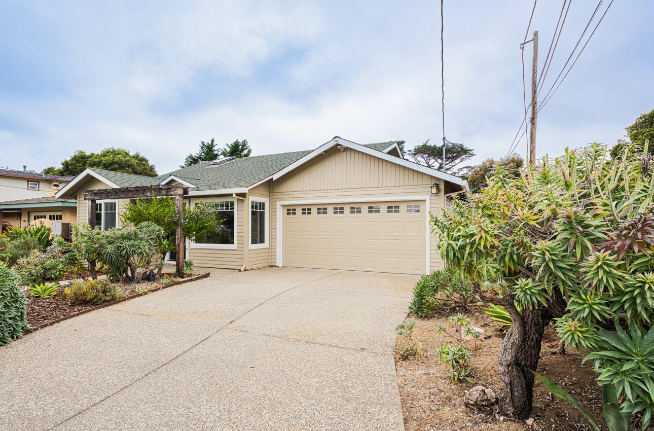 Detail Gallery Image 3 of 40 For 361 Hannon Ave, Monterey,  CA 93940 - 3 Beds | 2 Baths