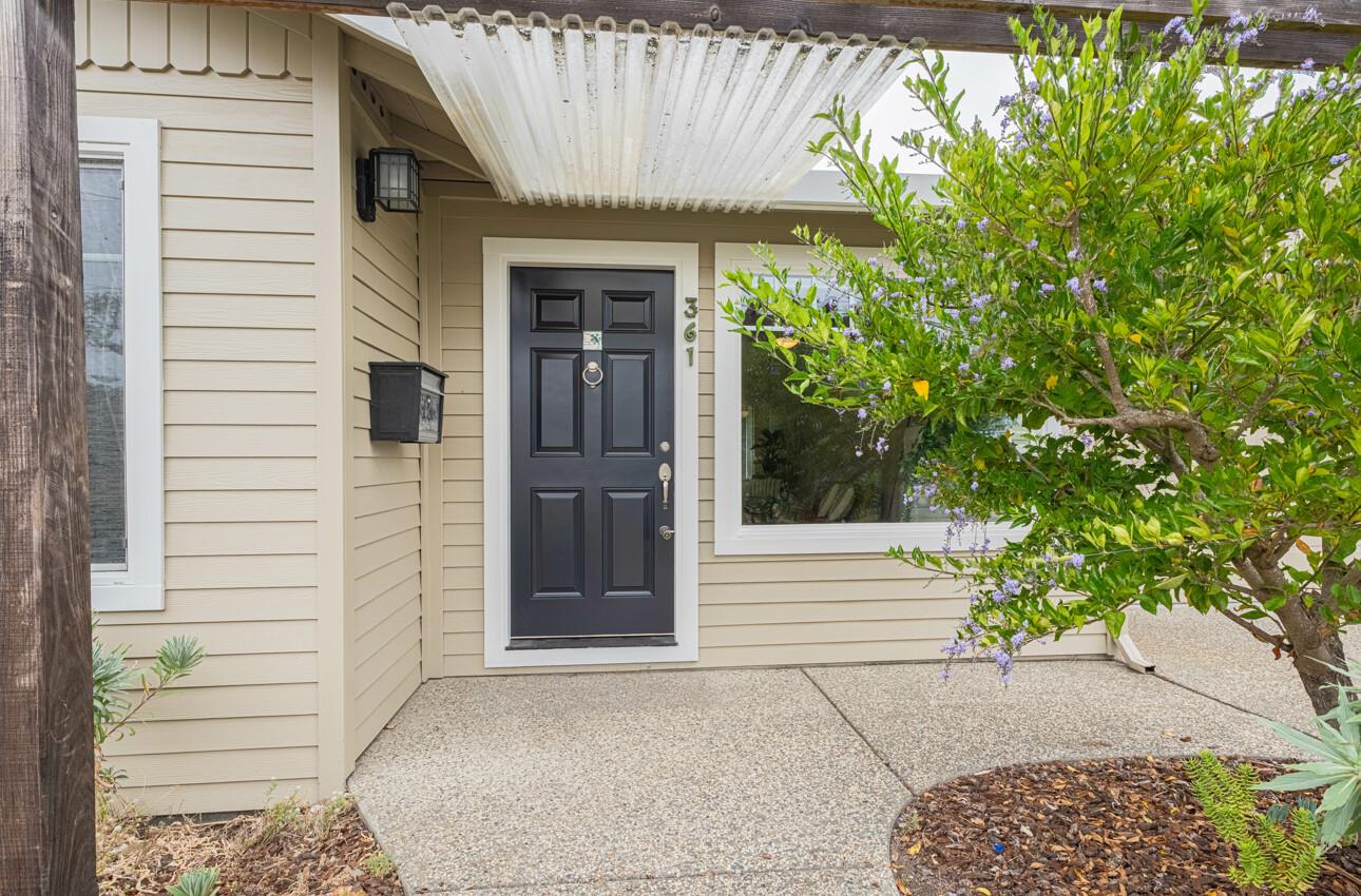 Detail Gallery Image 4 of 40 For 361 Hannon Ave, Monterey,  CA 93940 - 3 Beds | 2 Baths