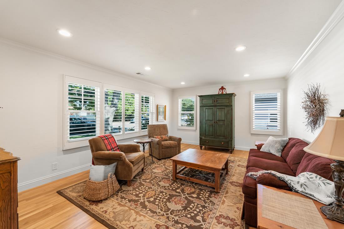 Detail Gallery Image 14 of 28 For 424 S Genevieve Ln, San Jose,  CA 95128 - 3 Beds | 2 Baths