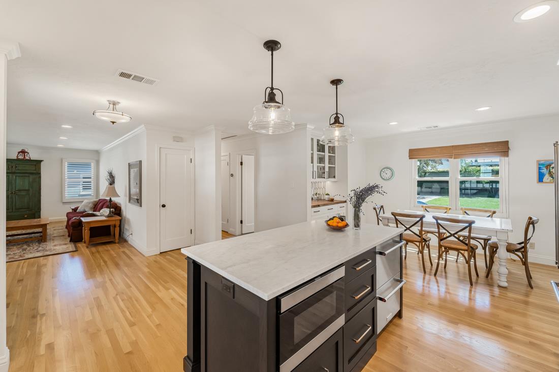 Detail Gallery Image 8 of 28 For 424 S Genevieve Ln, San Jose,  CA 95128 - 3 Beds | 2 Baths