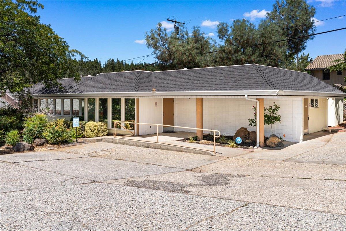 Detail Gallery Image 2 of 71 For 136 Glasson Way, Grass Valley,  CA 95945 - – Beds | – Baths