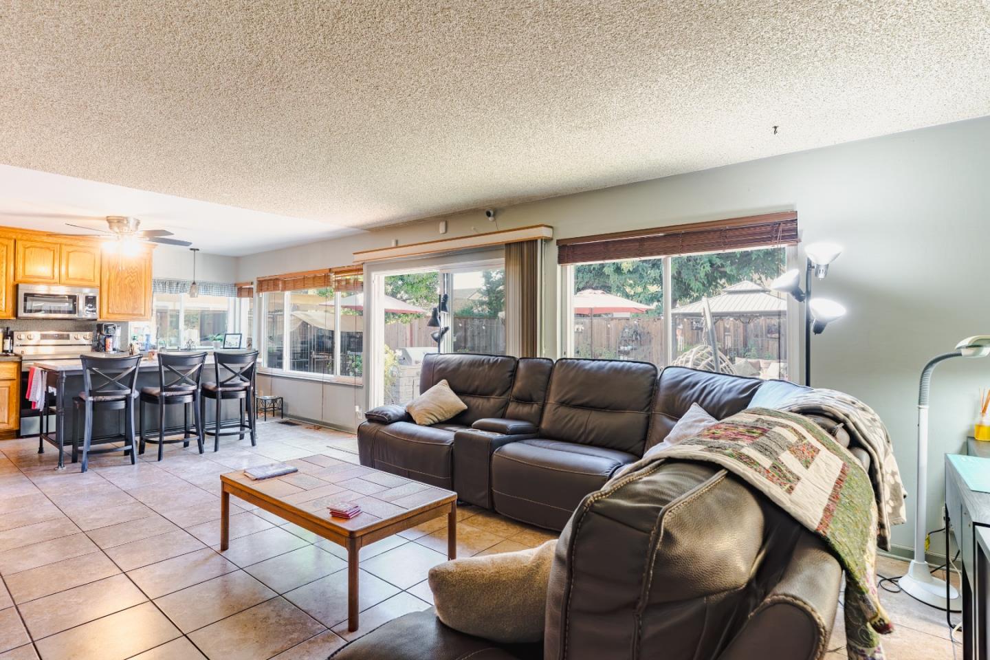Detail Gallery Image 15 of 35 For 4234 Rosenbaum Ave, San Jose,  CA 95136 - 4 Beds | 2/1 Baths