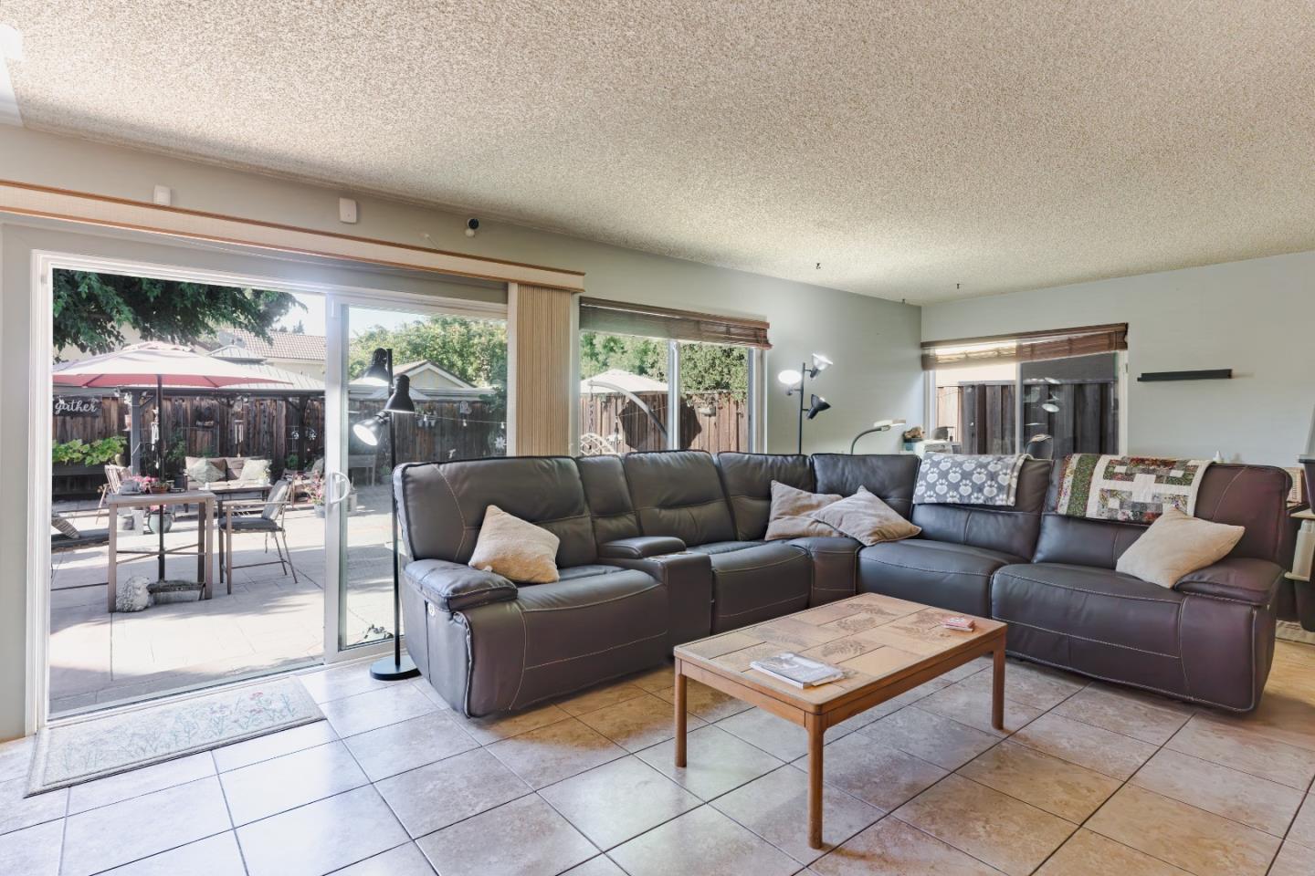 Detail Gallery Image 9 of 35 For 4234 Rosenbaum Ave, San Jose,  CA 95136 - 4 Beds | 2/1 Baths