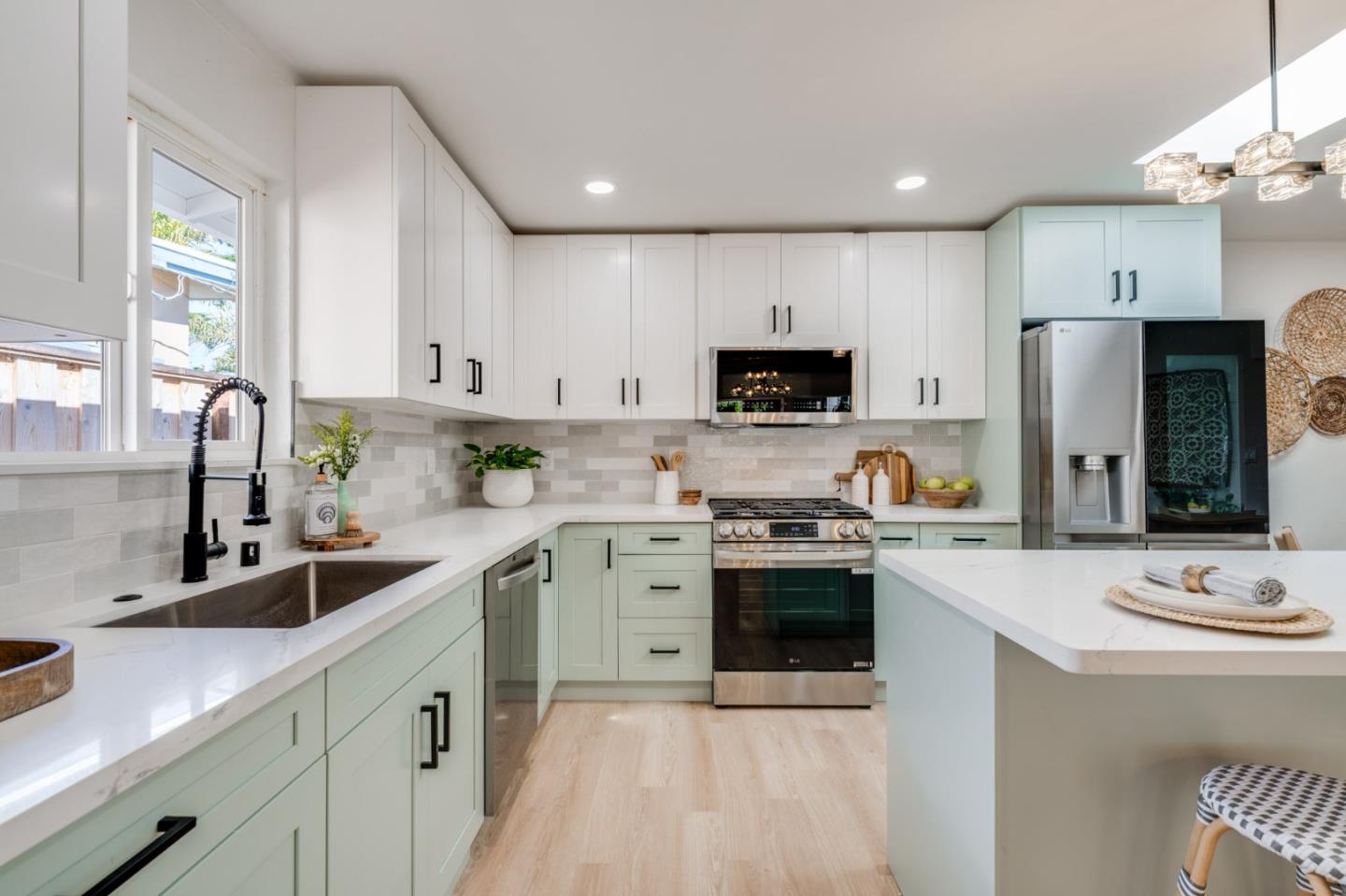 Detail Gallery Image 6 of 69 For 506 Bayview Dr, Aptos,  CA 95003 - 3 Beds | 2 Baths