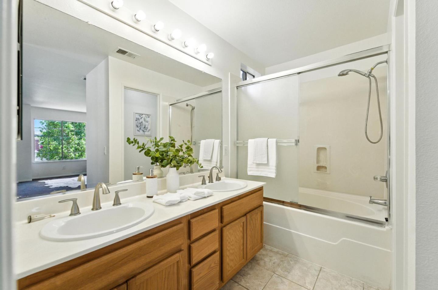 Detail Gallery Image 18 of 32 For 1417 Firestone Loop, San Jose,  CA 95116 - 3 Beds | 2/1 Baths
