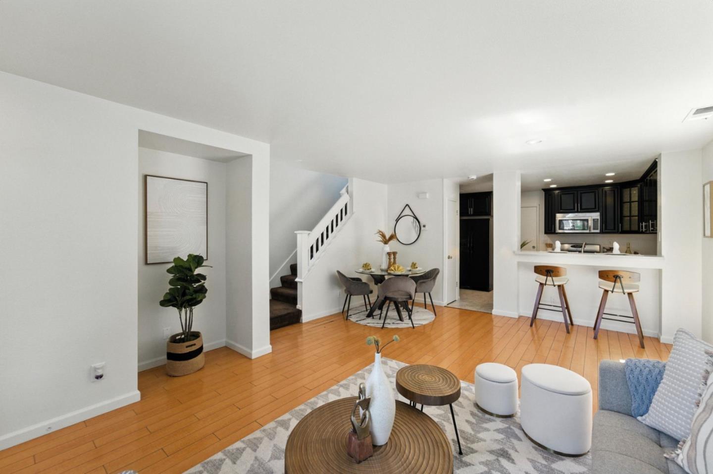 Detail Gallery Image 5 of 32 For 1417 Firestone Loop, San Jose,  CA 95116 - 3 Beds | 2/1 Baths