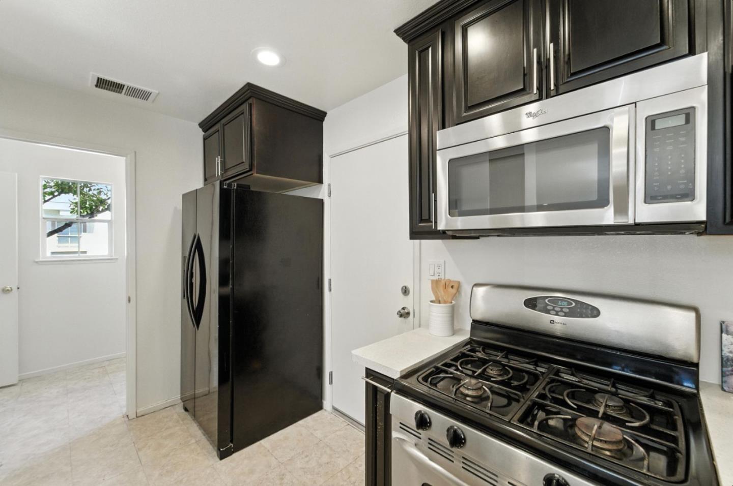 Detail Gallery Image 7 of 32 For 1417 Firestone Loop, San Jose,  CA 95116 - 3 Beds | 2/1 Baths