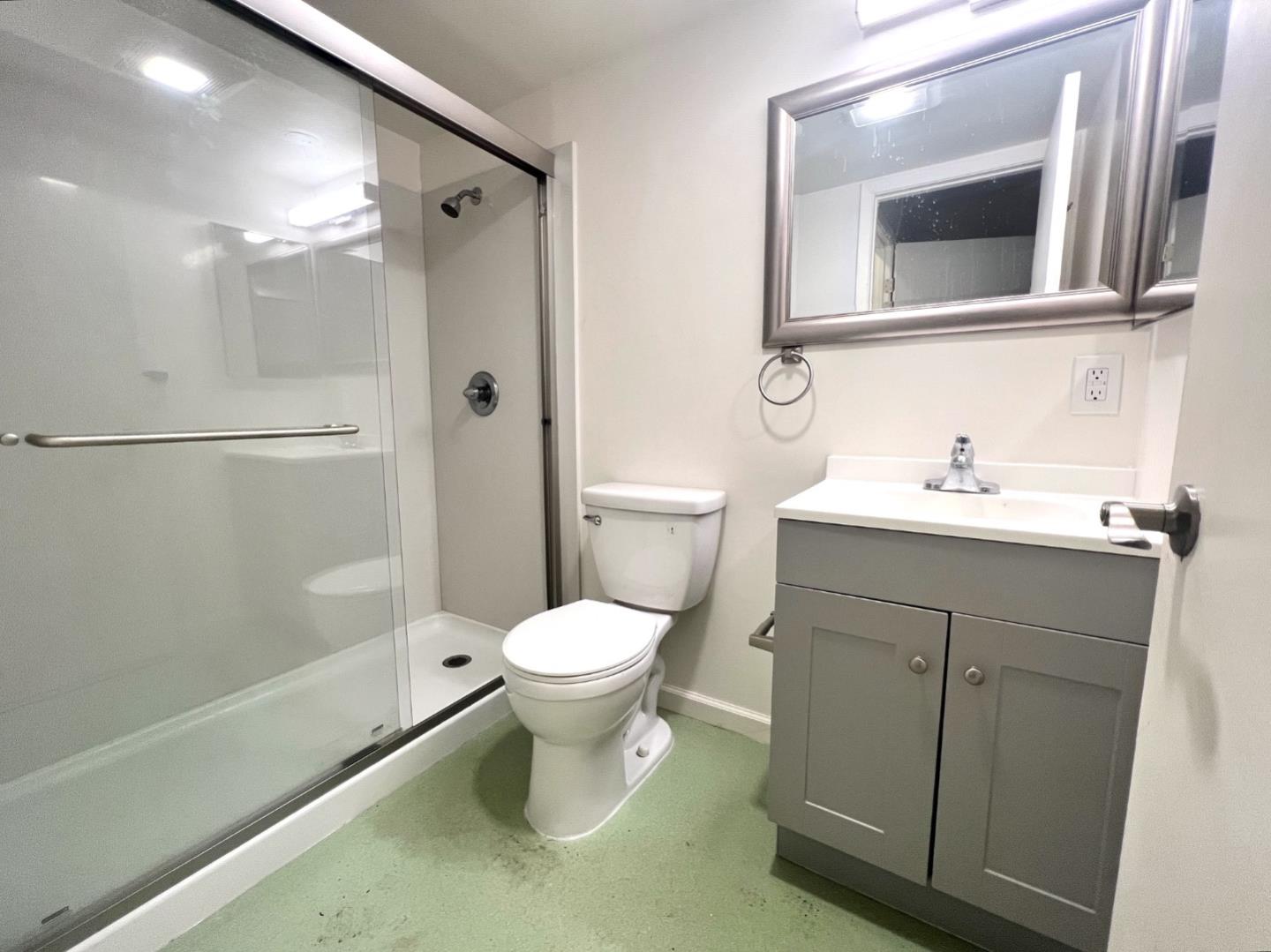 Detail Gallery Image 7 of 9 For 65 Lausanne Ave, Daly City,  CA 94014 - 1 Beds | 1 Baths