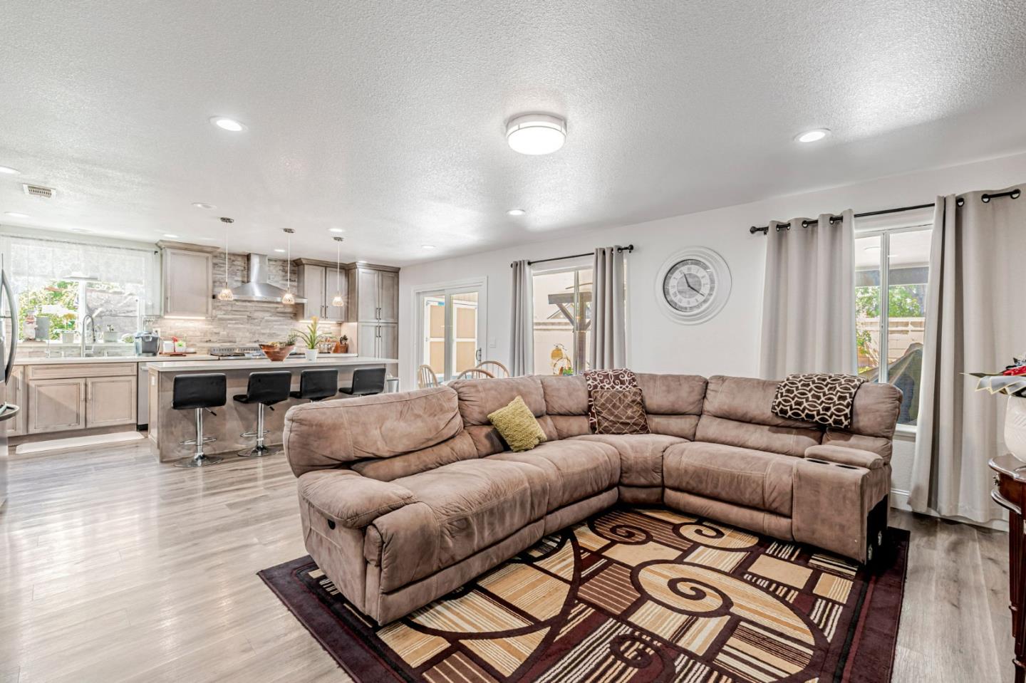 Detail Gallery Image 6 of 30 For 615 Heron Dr, Los Banos,  CA 93635 - 5 Beds | 3 Baths