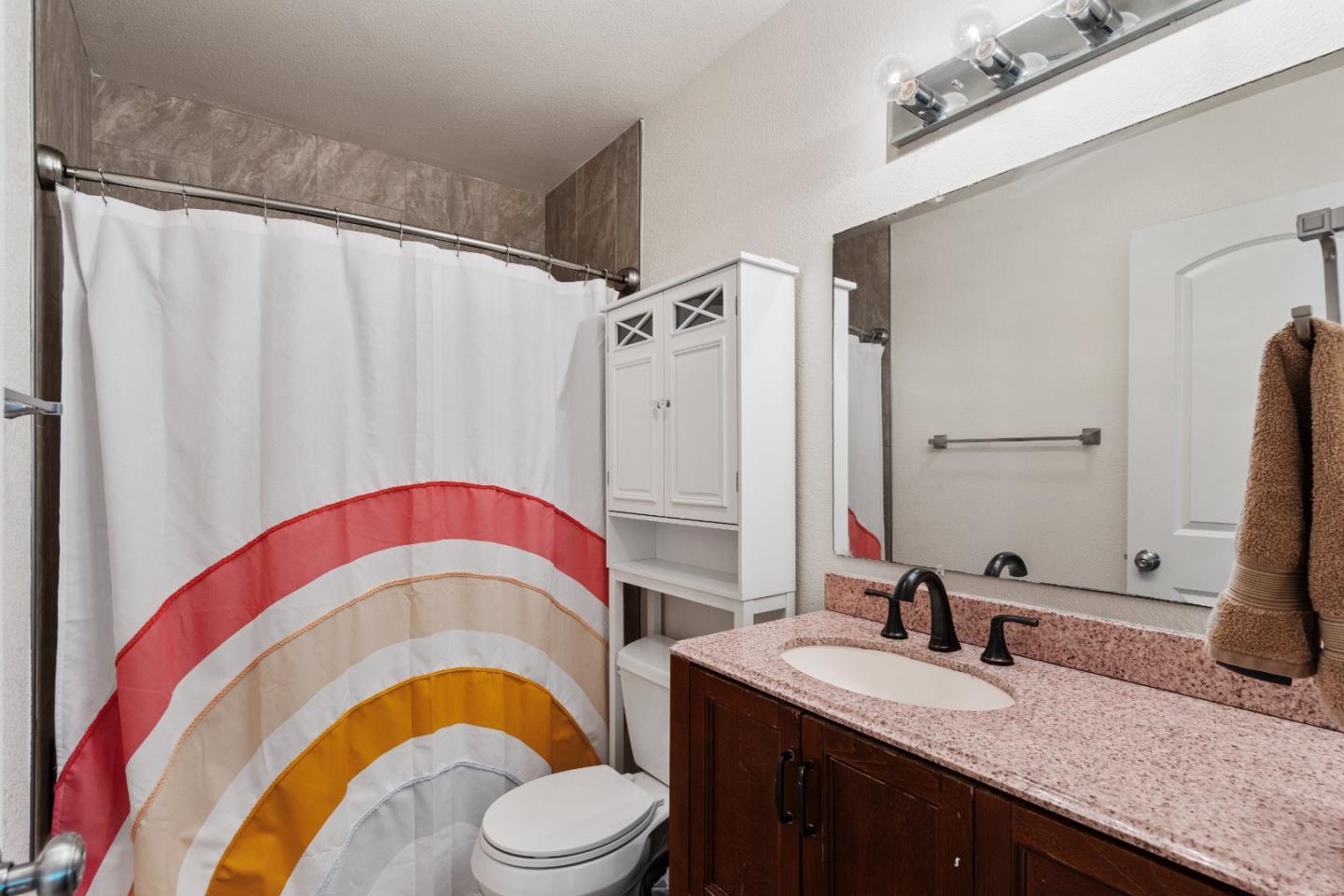 Detail Gallery Image 14 of 53 For 2190 Glarner St, Hollister,  CA 95023 - 3 Beds | 2 Baths
