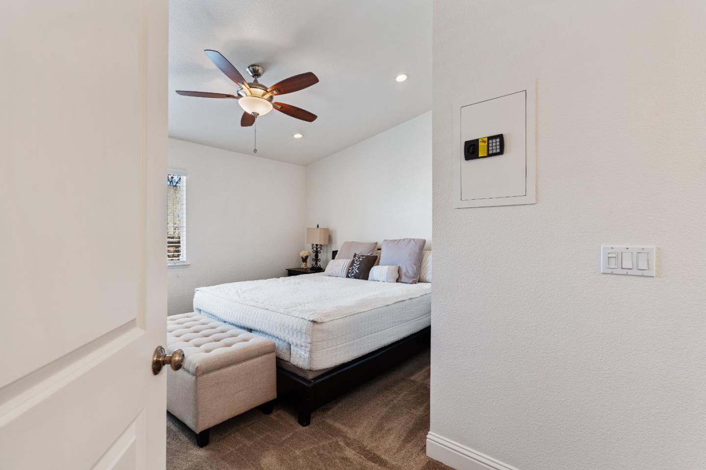 Detail Gallery Image 17 of 53 For 2190 Glarner St, Hollister,  CA 95023 - 3 Beds | 2 Baths