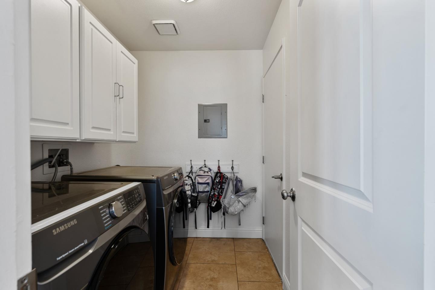 Detail Gallery Image 38 of 53 For 2190 Glarner St, Hollister,  CA 95023 - 3 Beds | 2 Baths