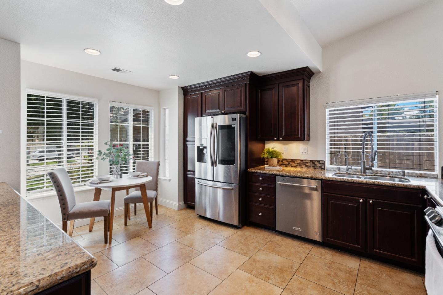 Detail Gallery Image 4 of 53 For 2190 Glarner St, Hollister,  CA 95023 - 3 Beds | 2 Baths