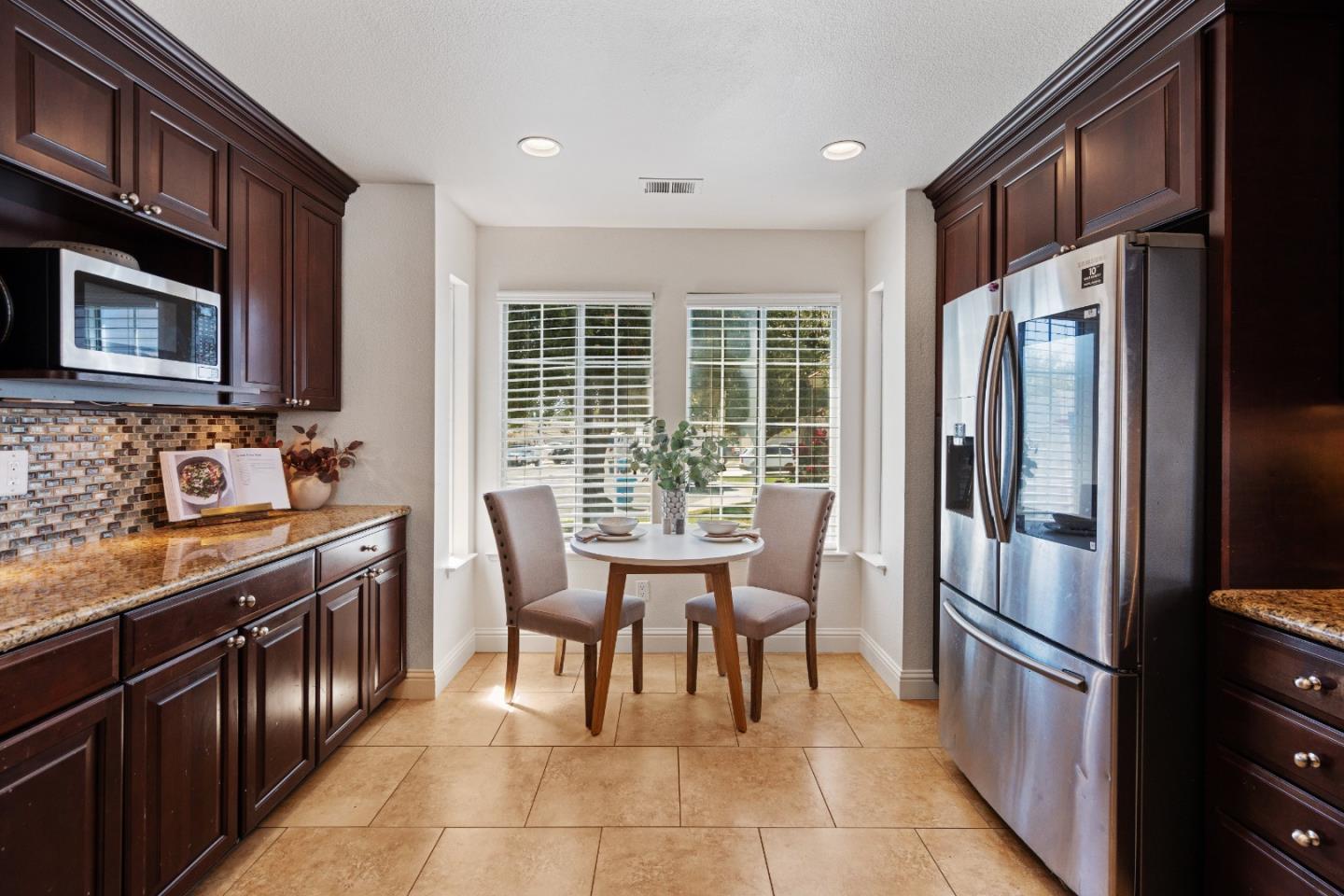 Detail Gallery Image 5 of 53 For 2190 Glarner St, Hollister,  CA 95023 - 3 Beds | 2 Baths