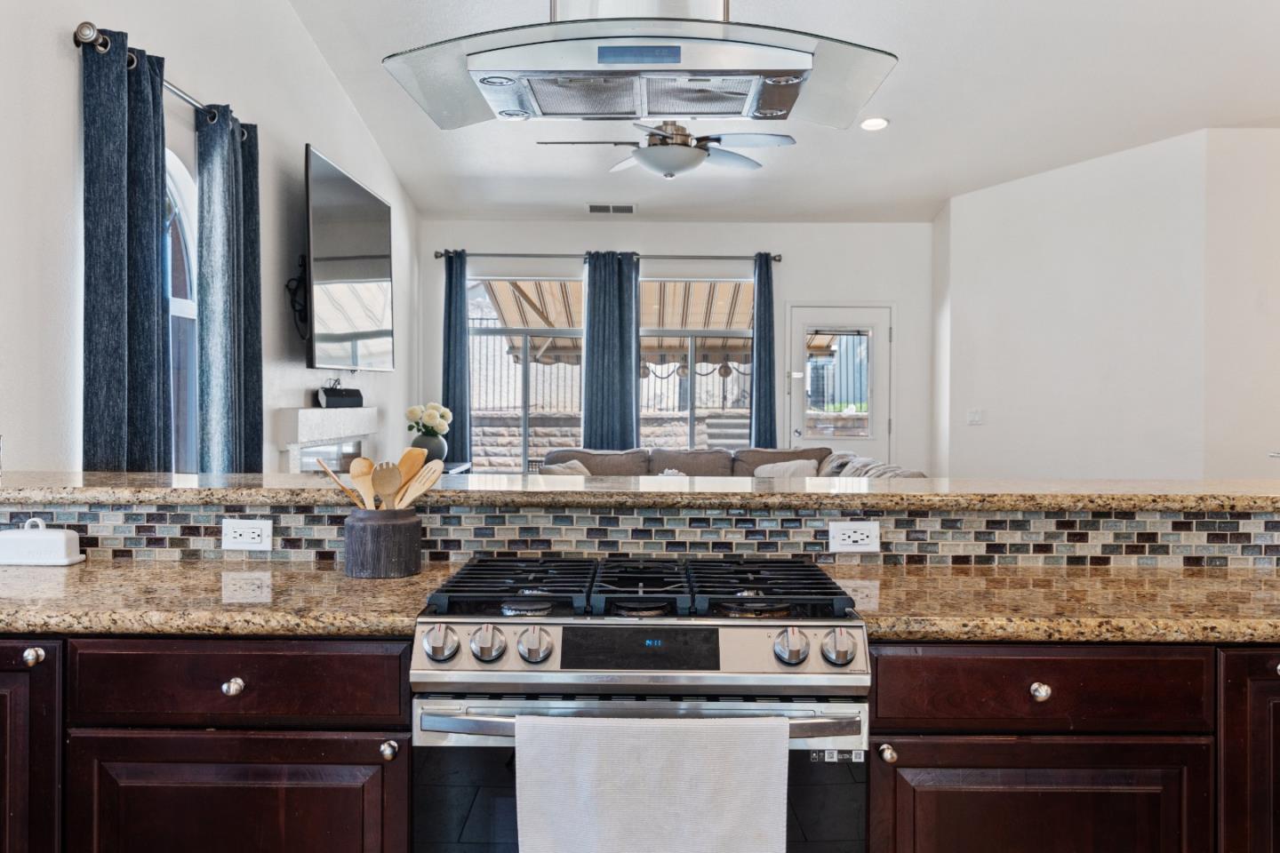 Detail Gallery Image 7 of 53 For 2190 Glarner St, Hollister,  CA 95023 - 3 Beds | 2 Baths
