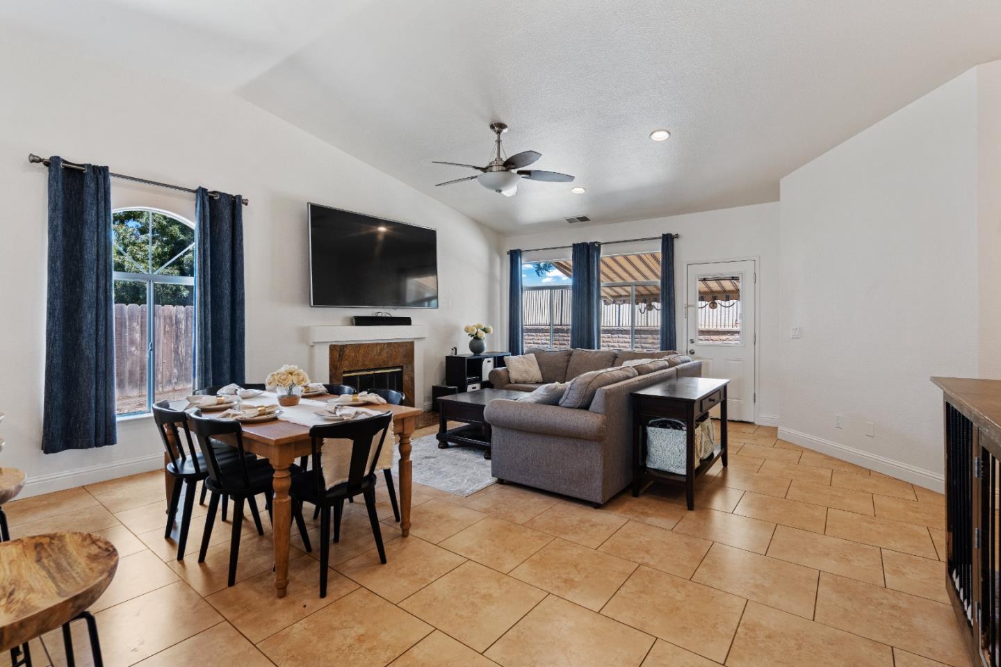 Detail Gallery Image 8 of 53 For 2190 Glarner St, Hollister,  CA 95023 - 3 Beds | 2 Baths
