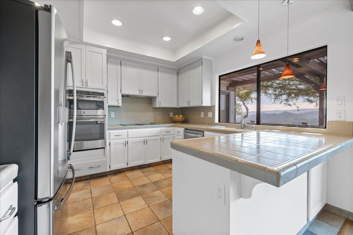 Detail Gallery Image 16 of 29 For 25435 Hutchinson Rd, Los Gatos,  CA 95033 - 4 Beds | 2/1 Baths
