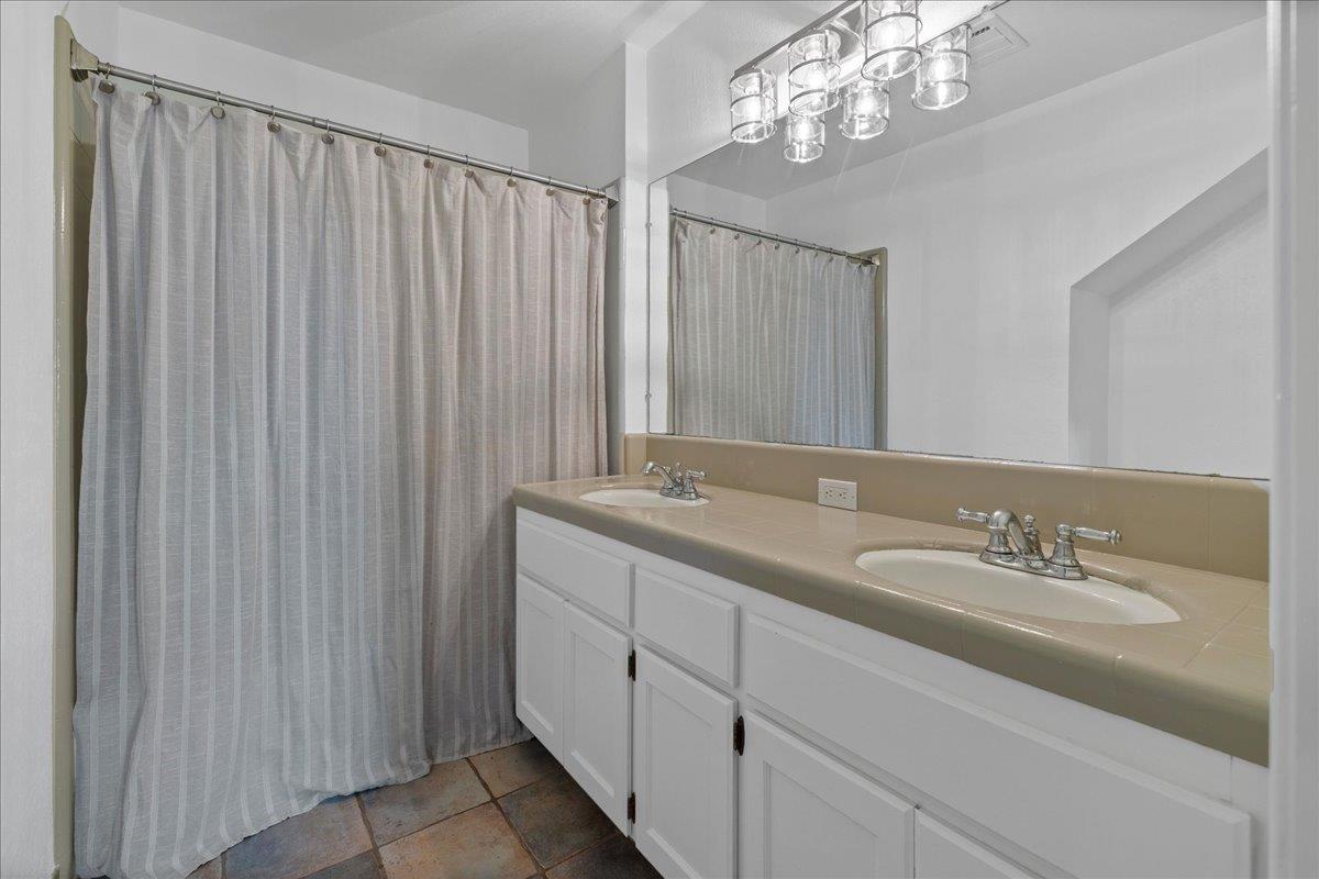Detail Gallery Image 21 of 29 For 25435 Hutchinson Rd, Los Gatos,  CA 95033 - 4 Beds | 2/1 Baths
