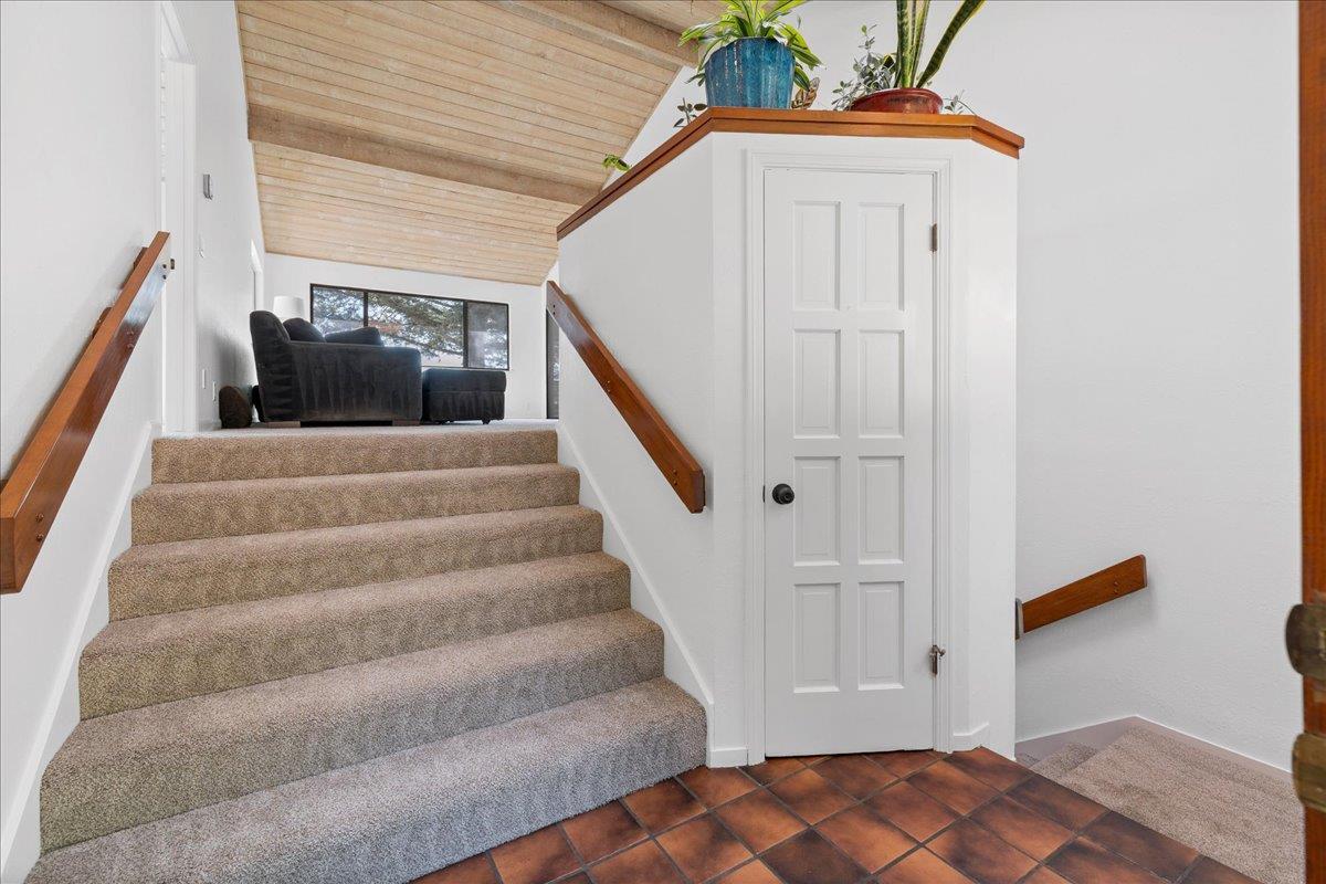 Detail Gallery Image 5 of 29 For 25435 Hutchinson Rd, Los Gatos,  CA 95033 - 4 Beds | 2/1 Baths