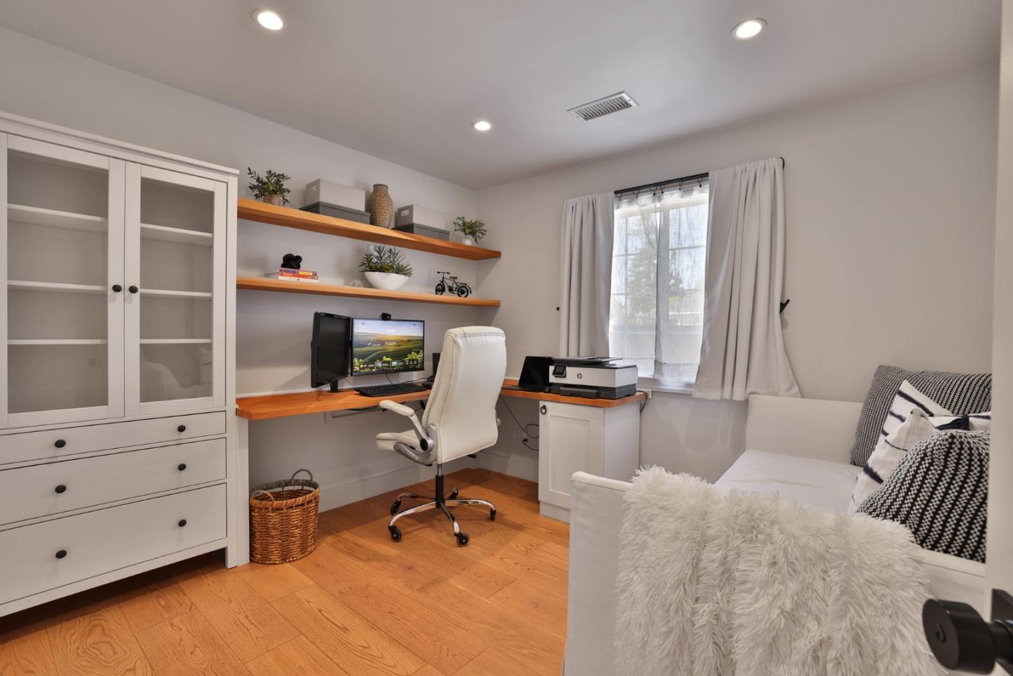 Detail Gallery Image 19 of 48 For 4088 Moreland Way, San Jose,  CA 95130 - 5 Beds | 3 Baths