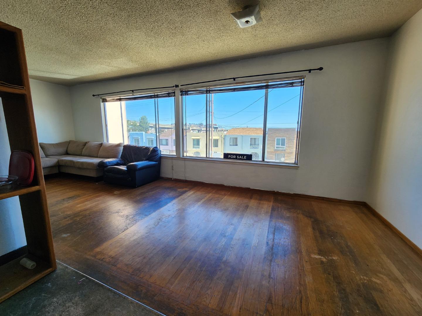 Detail Gallery Image 3 of 8 For 2147 Quesada Ave, San Francisco,  CA 94122 - 3 Beds | 1/1 Baths