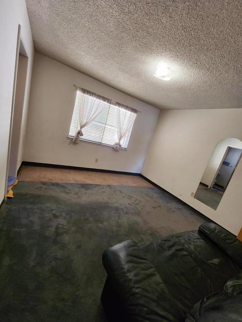 Detail Gallery Image 5 of 8 For 2147 Quesada Ave, San Francisco,  CA 94122 - 3 Beds | 1/1 Baths