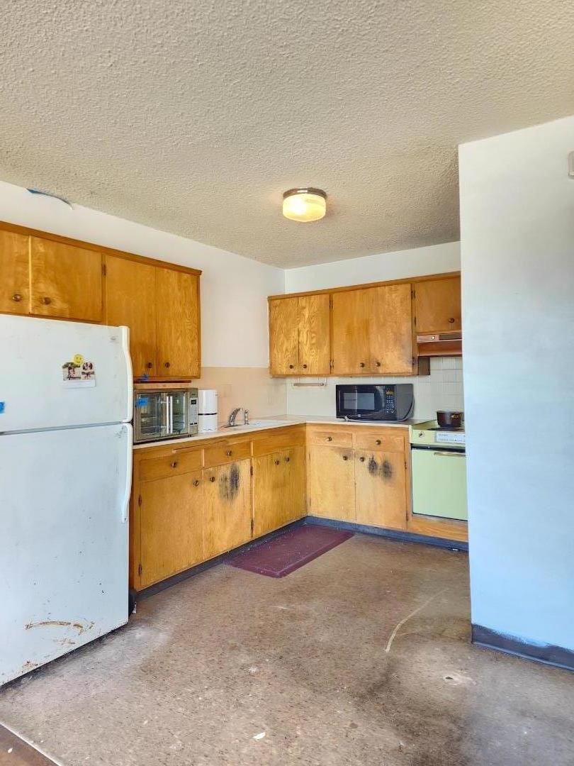 Detail Gallery Image 6 of 8 For 2147 Quesada Ave, San Francisco,  CA 94122 - 3 Beds | 1/1 Baths