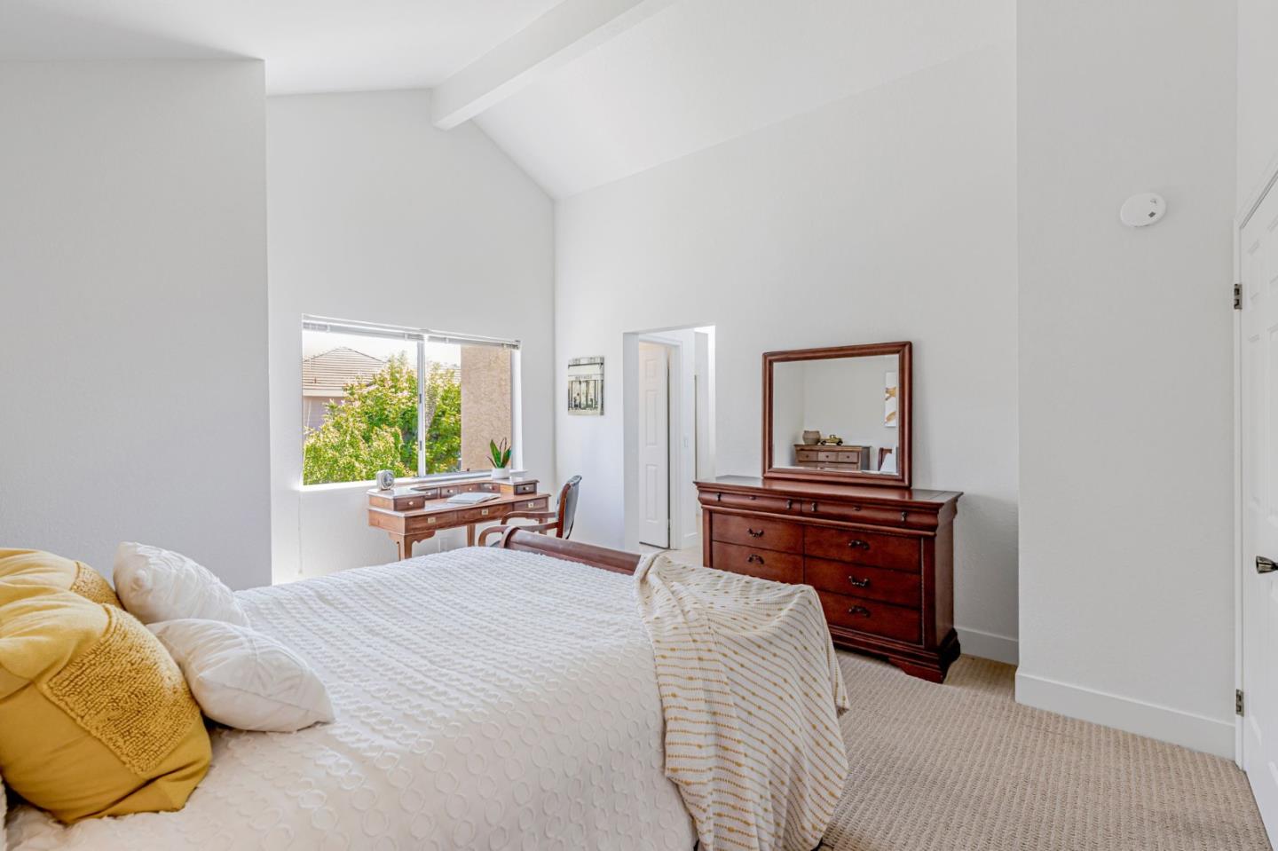 Detail Gallery Image 14 of 36 For 17152 Tassajara Cir, Morgan Hill,  CA 95037 - 4 Beds | 2/1 Baths