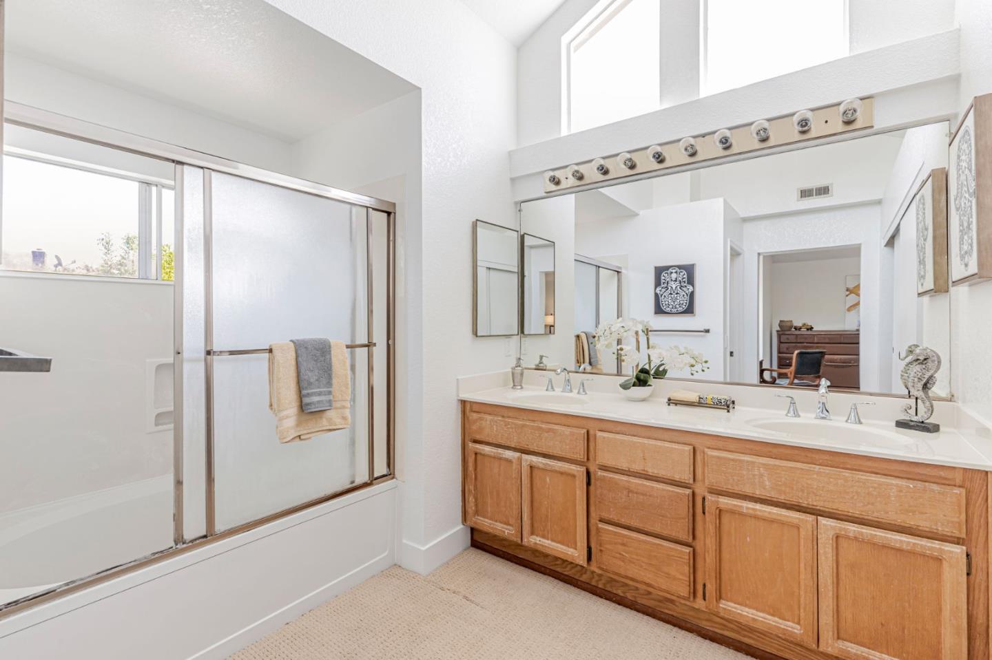 Detail Gallery Image 17 of 36 For 17152 Tassajara Cir, Morgan Hill,  CA 95037 - 4 Beds | 2/1 Baths