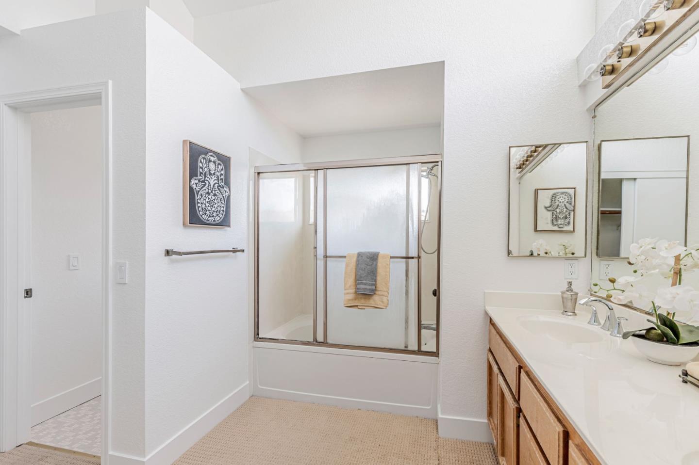 Detail Gallery Image 18 of 36 For 17152 Tassajara Cir, Morgan Hill,  CA 95037 - 4 Beds | 2/1 Baths