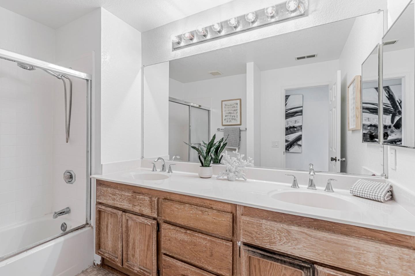 Detail Gallery Image 23 of 36 For 17152 Tassajara Cir, Morgan Hill,  CA 95037 - 4 Beds | 2/1 Baths