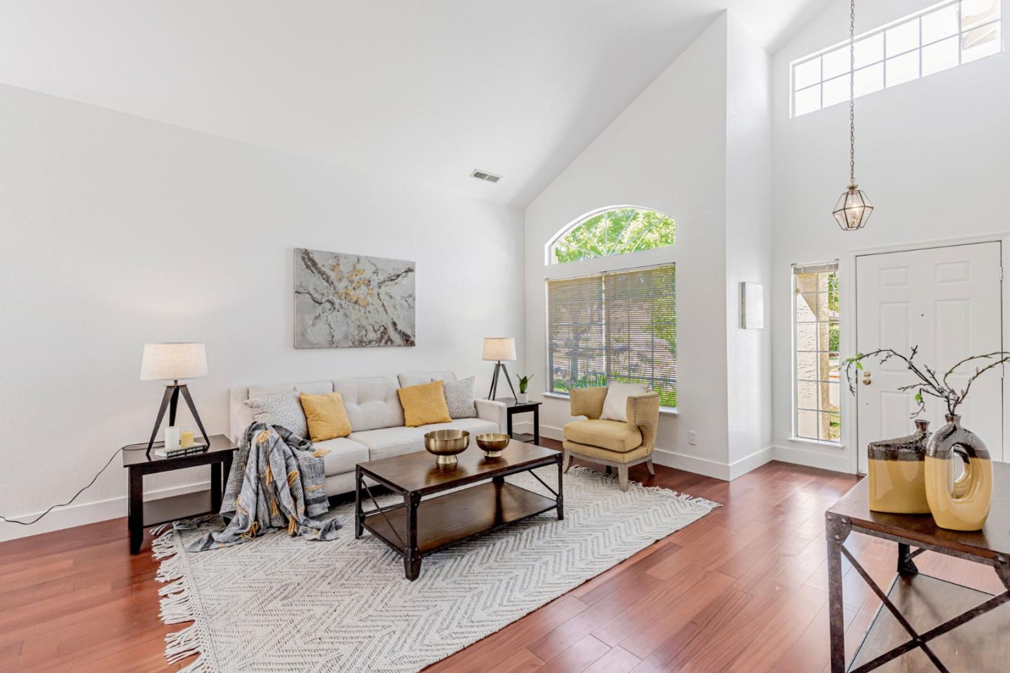 Detail Gallery Image 4 of 36 For 17152 Tassajara Cir, Morgan Hill,  CA 95037 - 4 Beds | 2/1 Baths