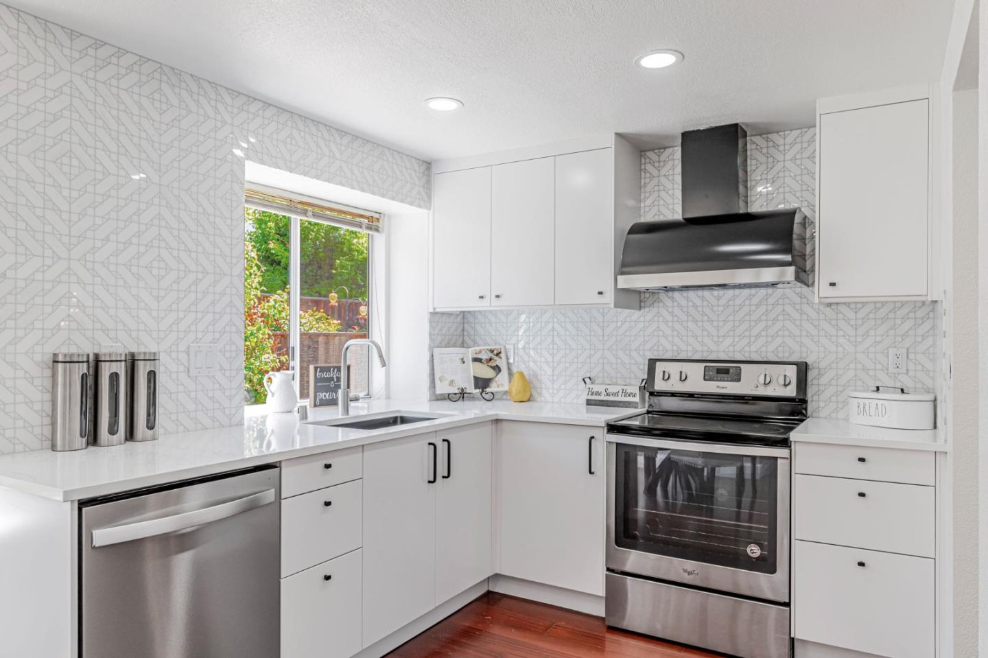 Detail Gallery Image 6 of 36 For 17152 Tassajara Cir, Morgan Hill,  CA 95037 - 4 Beds | 2/1 Baths