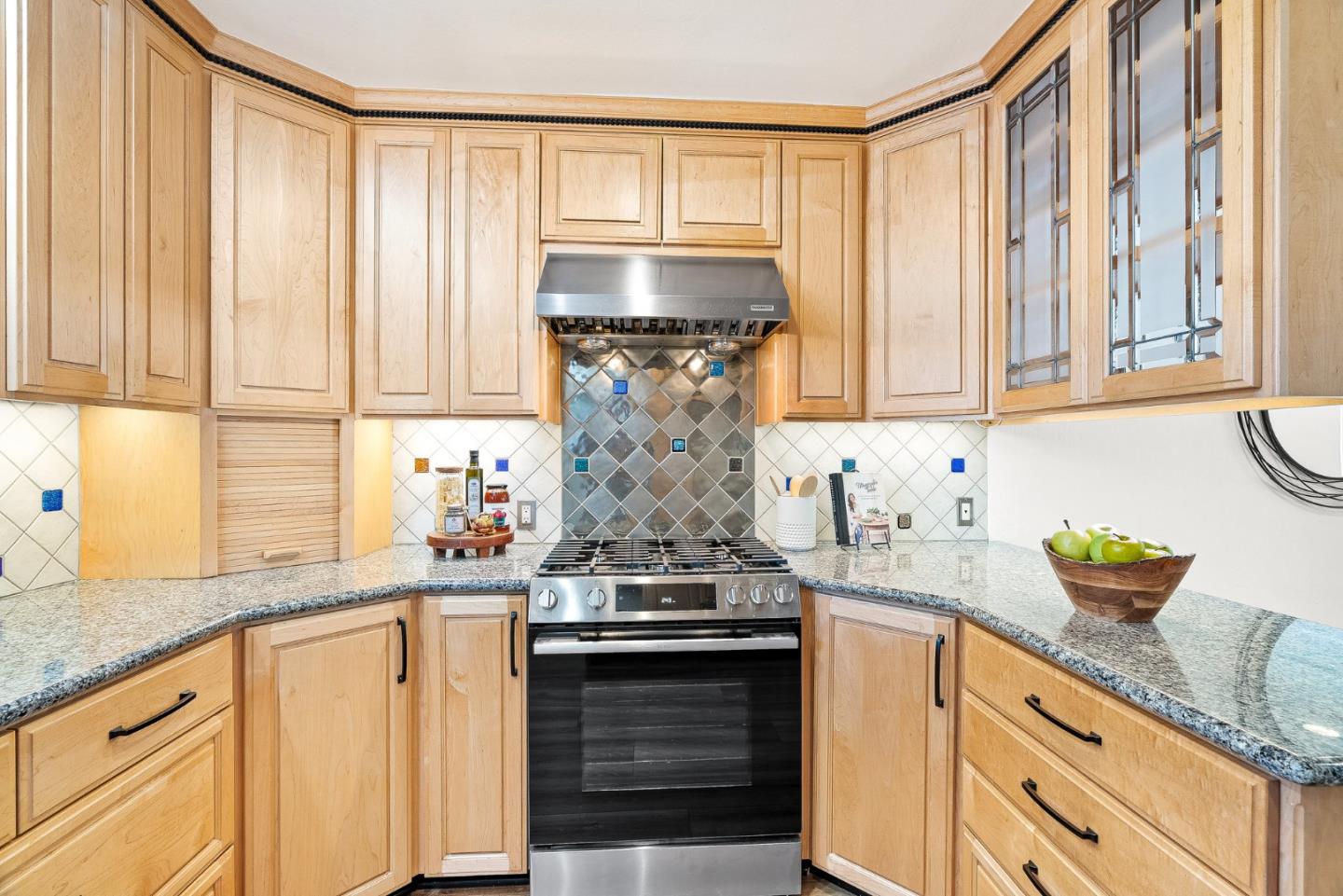 Detail Gallery Image 11 of 44 For 10461 Mary Ave, Cupertino,  CA 95014 - 3 Beds | 1/1 Baths