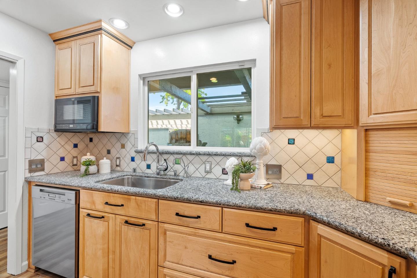 Detail Gallery Image 3 of 44 For 10461 Mary Ave, Cupertino,  CA 95014 - 3 Beds | 1/1 Baths
