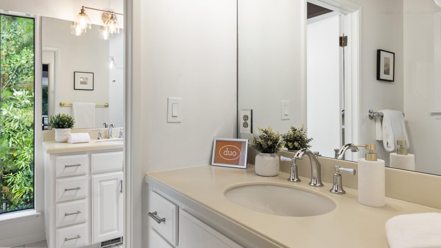 Detail Gallery Image 15 of 61 For 760 La Mesa Dr, Portola Valley,  CA 94028 - 5 Beds | 3 Baths