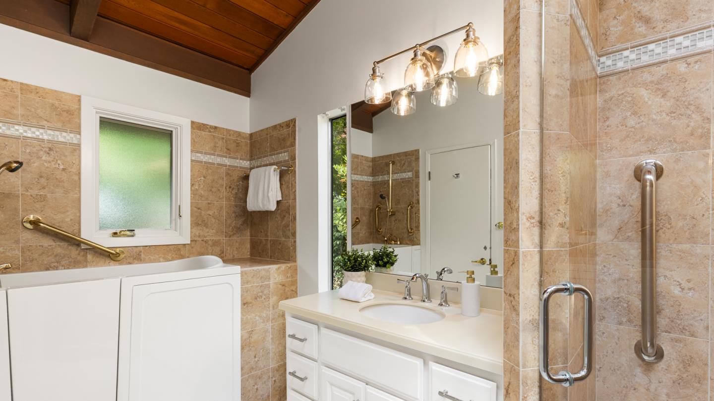 Detail Gallery Image 16 of 61 For 760 La Mesa Dr, Portola Valley,  CA 94028 - 5 Beds | 3 Baths