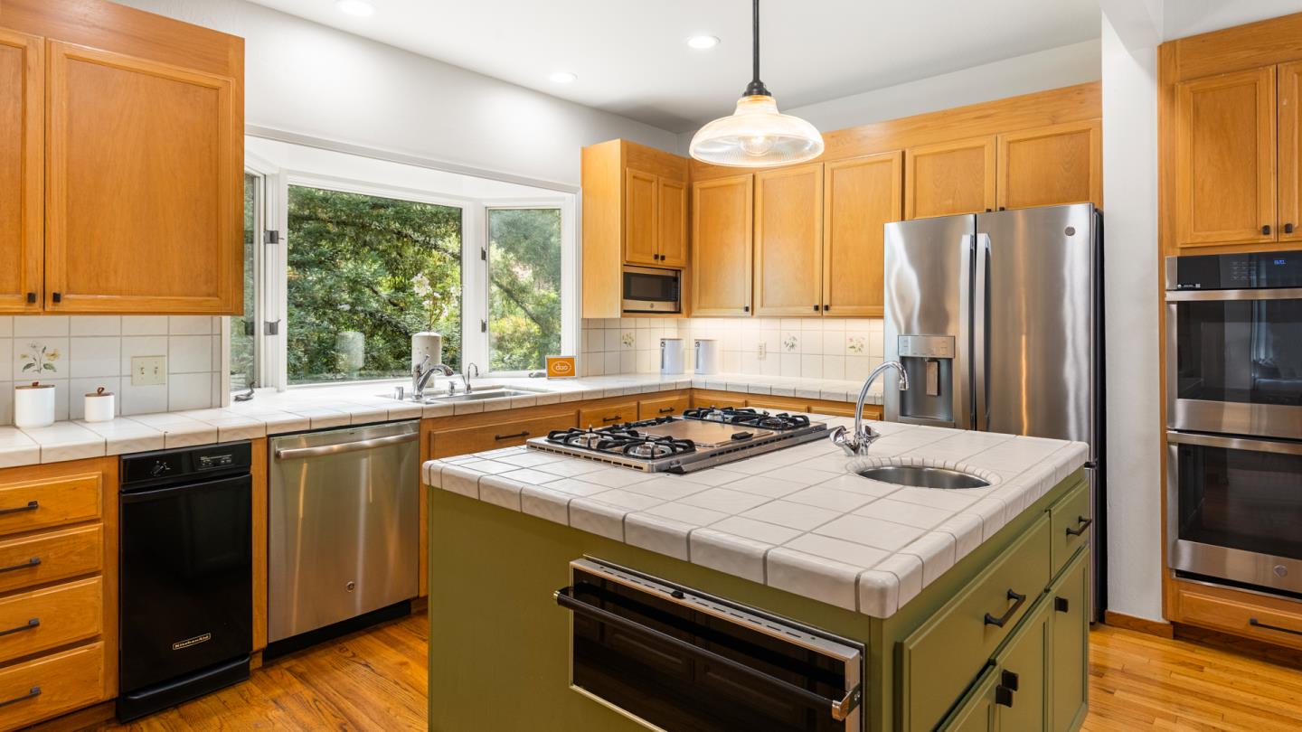 Detail Gallery Image 7 of 61 For 760 La Mesa Dr, Portola Valley,  CA 94028 - 5 Beds | 3 Baths