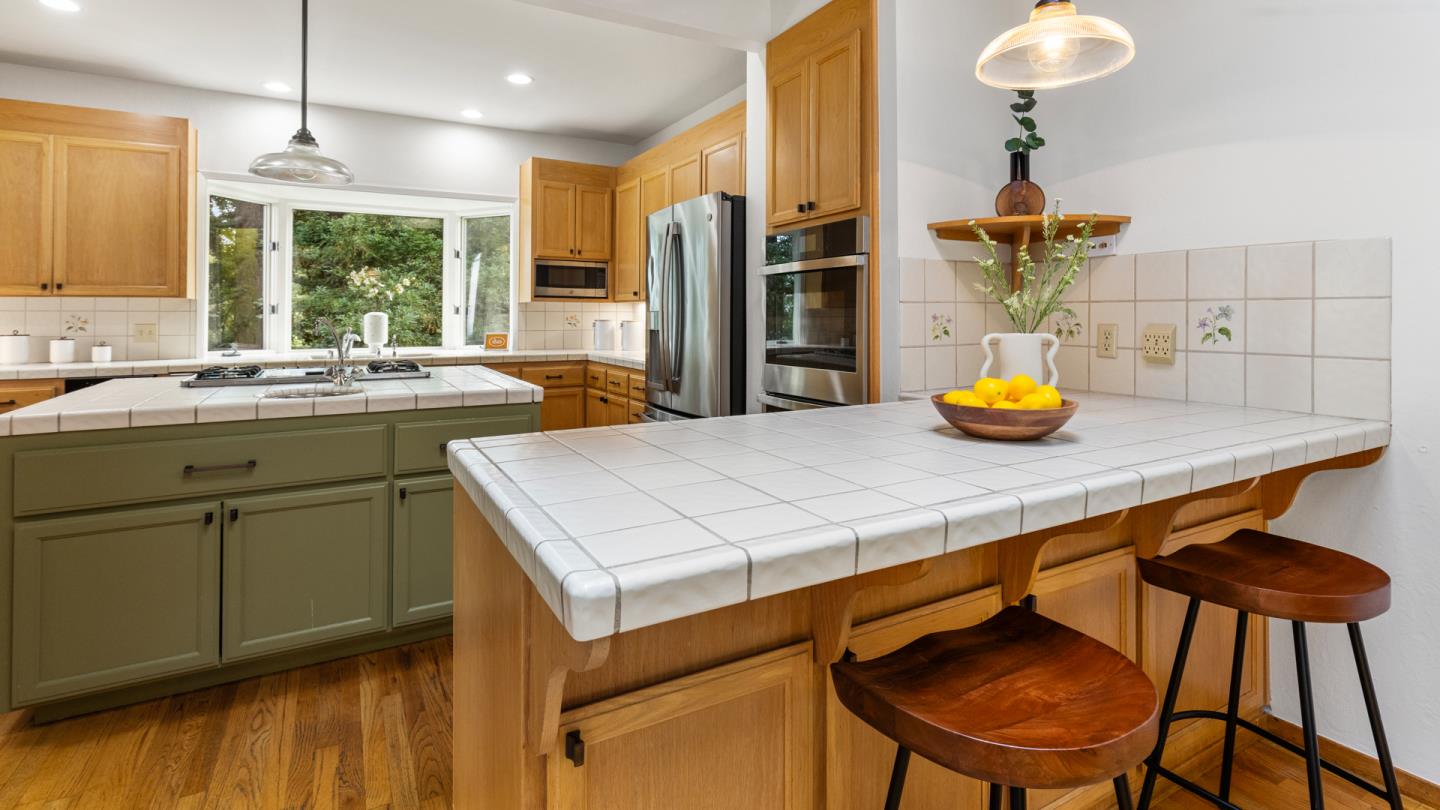 Detail Gallery Image 9 of 61 For 760 La Mesa Dr, Portola Valley,  CA 94028 - 5 Beds | 3 Baths