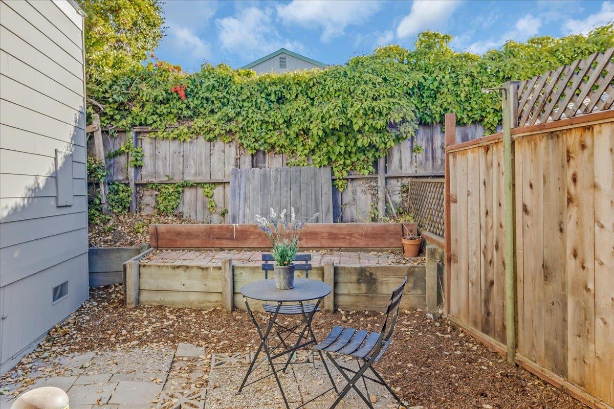Detail Gallery Image 10 of 25 For 2565 Portola Dr #32,  Santa Cruz,  CA 95062 - 2 Beds | 1 Baths