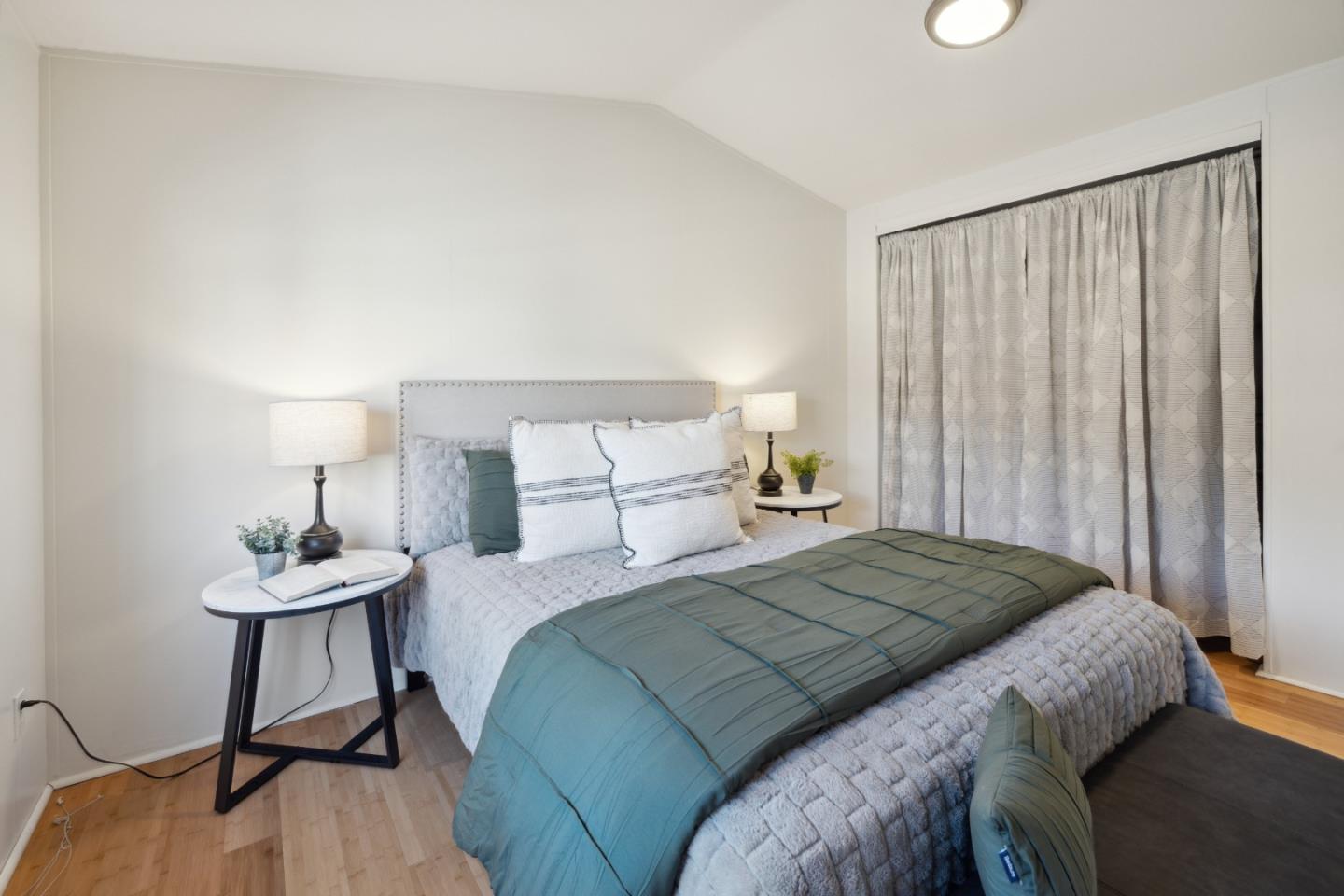 Detail Gallery Image 6 of 25 For 2565 Portola Dr #32,  Santa Cruz,  CA 95062 - 2 Beds | 1 Baths
