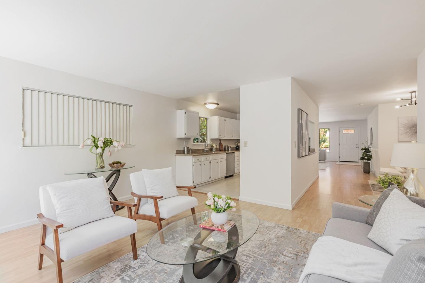 Detail Gallery Image 12 of 46 For 3210 South Ct, Palo Alto,  CA 94306 - 4 Beds | 2 Baths