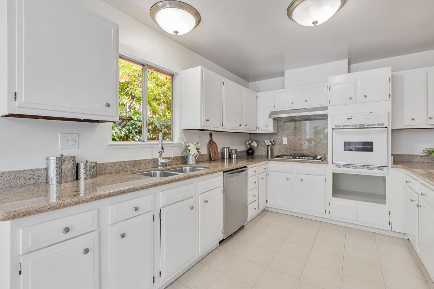 Detail Gallery Image 13 of 46 For 3210 South Ct, Palo Alto,  CA 94306 - 4 Beds | 2 Baths