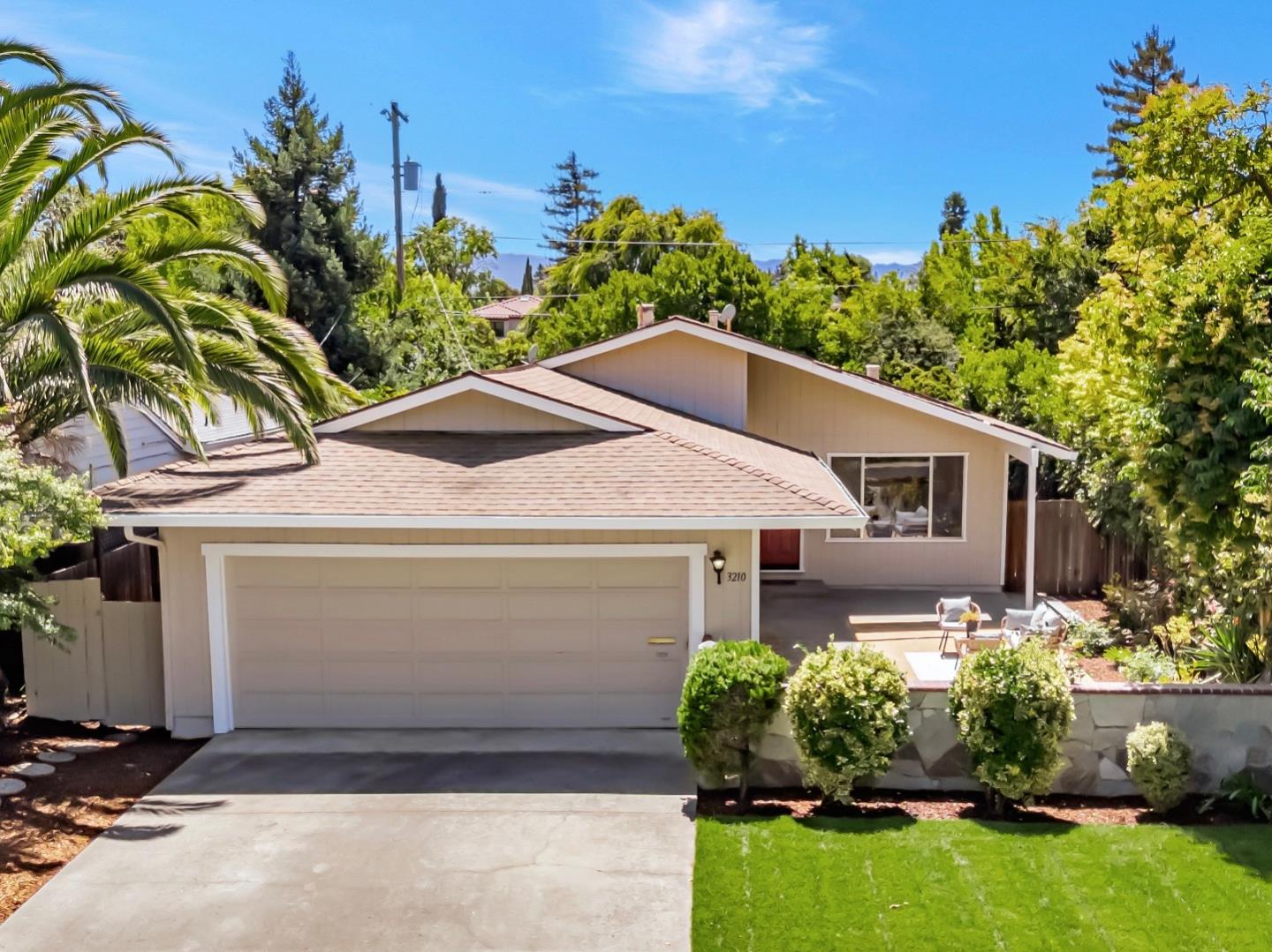 Detail Gallery Image 34 of 46 For 3210 South Ct, Palo Alto,  CA 94306 - 4 Beds | 2 Baths