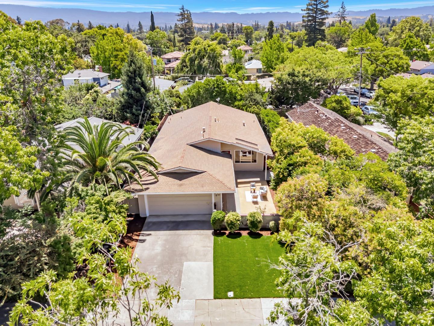 Detail Gallery Image 39 of 46 For 3210 South Ct, Palo Alto,  CA 94306 - 4 Beds | 2 Baths