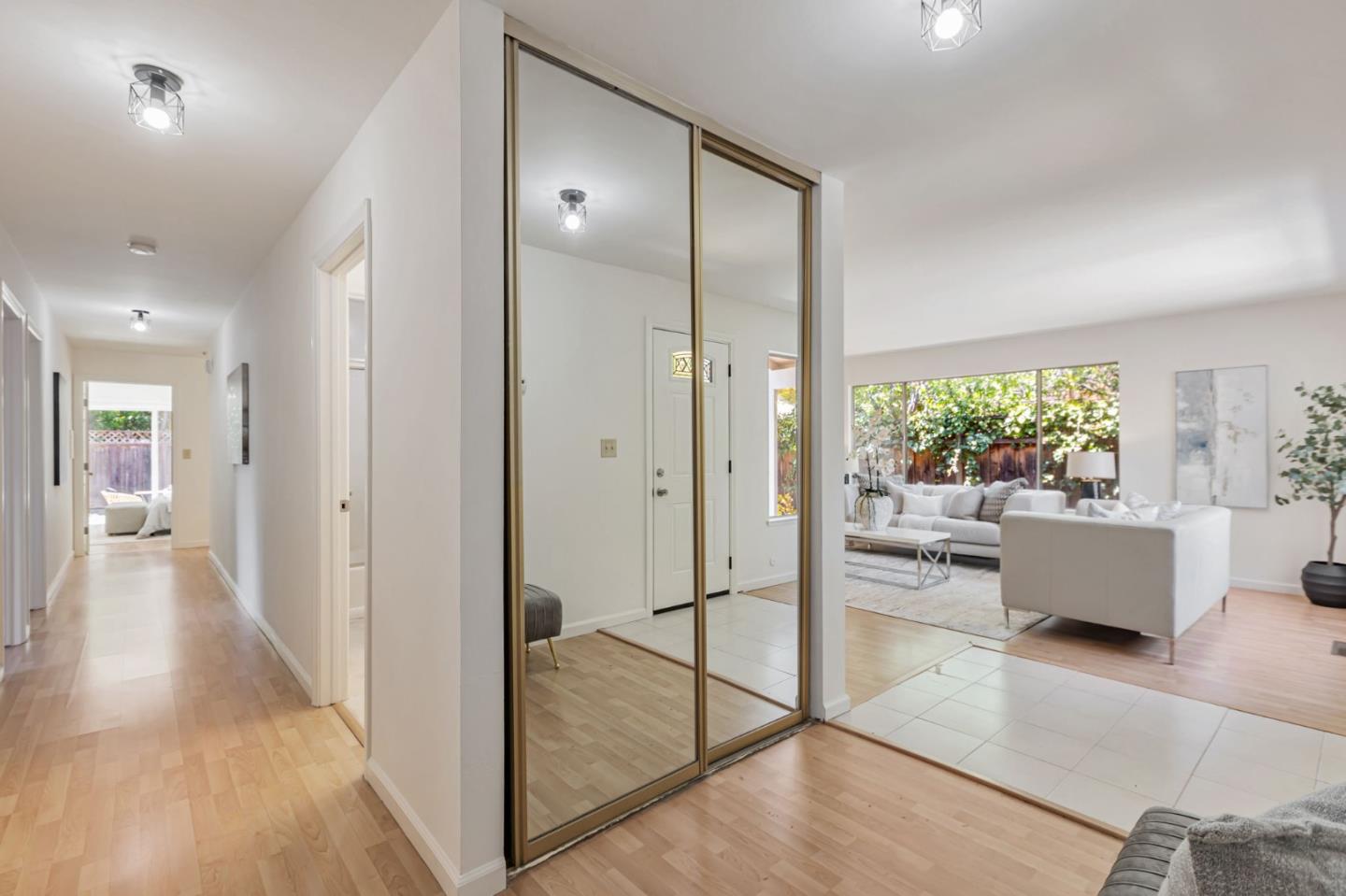 Detail Gallery Image 4 of 46 For 3210 South Ct, Palo Alto,  CA 94306 - 4 Beds | 2 Baths