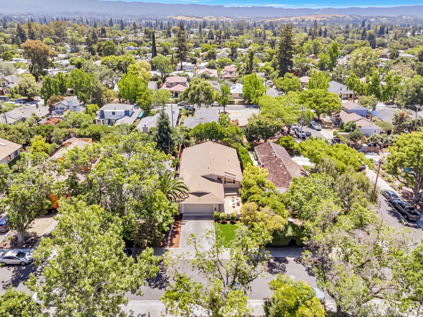 Detail Gallery Image 42 of 46 For 3210 South Ct, Palo Alto,  CA 94306 - 4 Beds | 2 Baths